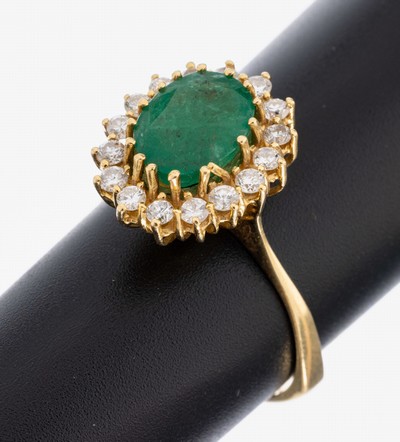 Image 18 kt Gold Smaragd-Brillant-Ring, GG 750/000, mittig Smaragd im Emerald Cut ca. 2.00 ...