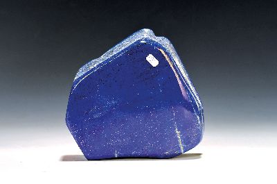 Image Lapislazuli in Freiform, Afghanistan, unregelmässige Form mit Vor- und ...