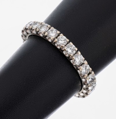 Image 14 kt Gold Brillant-Memoryring, WG 585/000 gepr., 24 Brillanten zus. ca. 2.00 ct feines ...