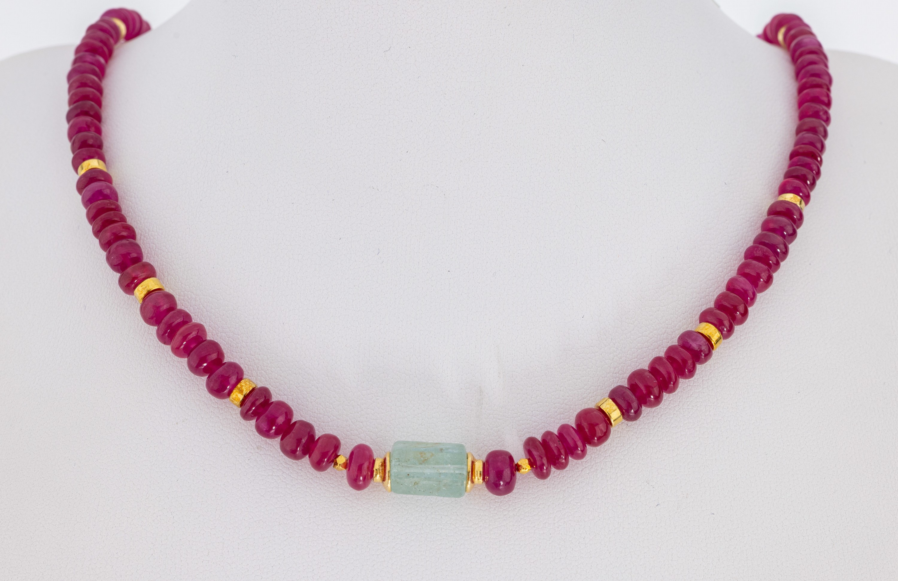 Image 27048023 - Rubin-Aquamarin-Collier, S-Schließe und Zwischenrondelle Metall vergoldet, Rubin- ...