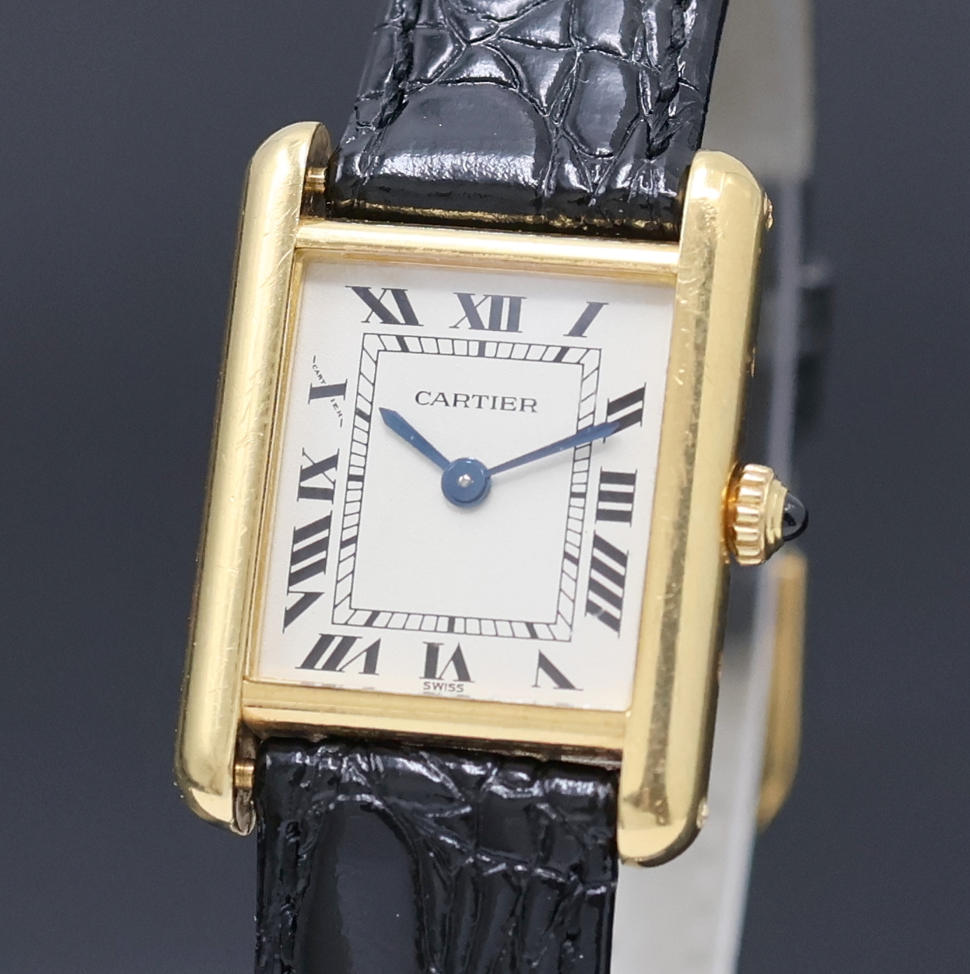Detail a: CARTIER Tank Damenarmbanduhr in GG 750/000 Referenz 1151, Schweiz/Frankreich 1990er Jahre, quarz, Boden 4-fach verschr., matt silb. Zifferbl. m. ...