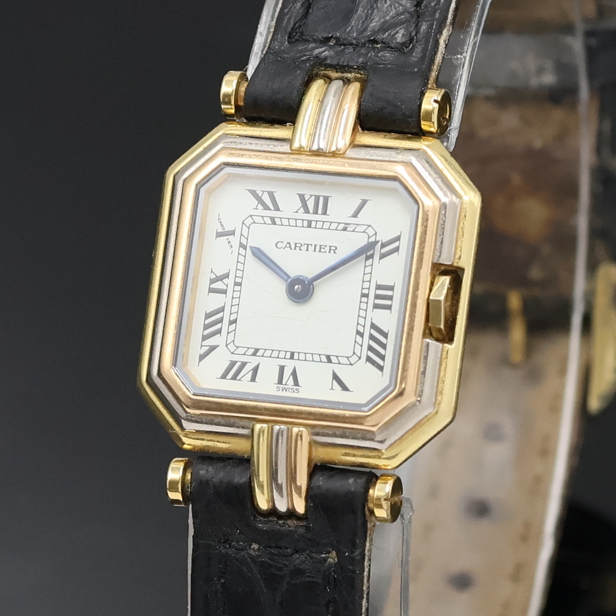Detail a: CARTIER Paris Damenarmbanduhr Ceinture in GG/WG/RG 750/000, Schweiz/Frankreich um 1990, Boden 4-fach verschr. (eine Schraube zu ers.), orig. ...