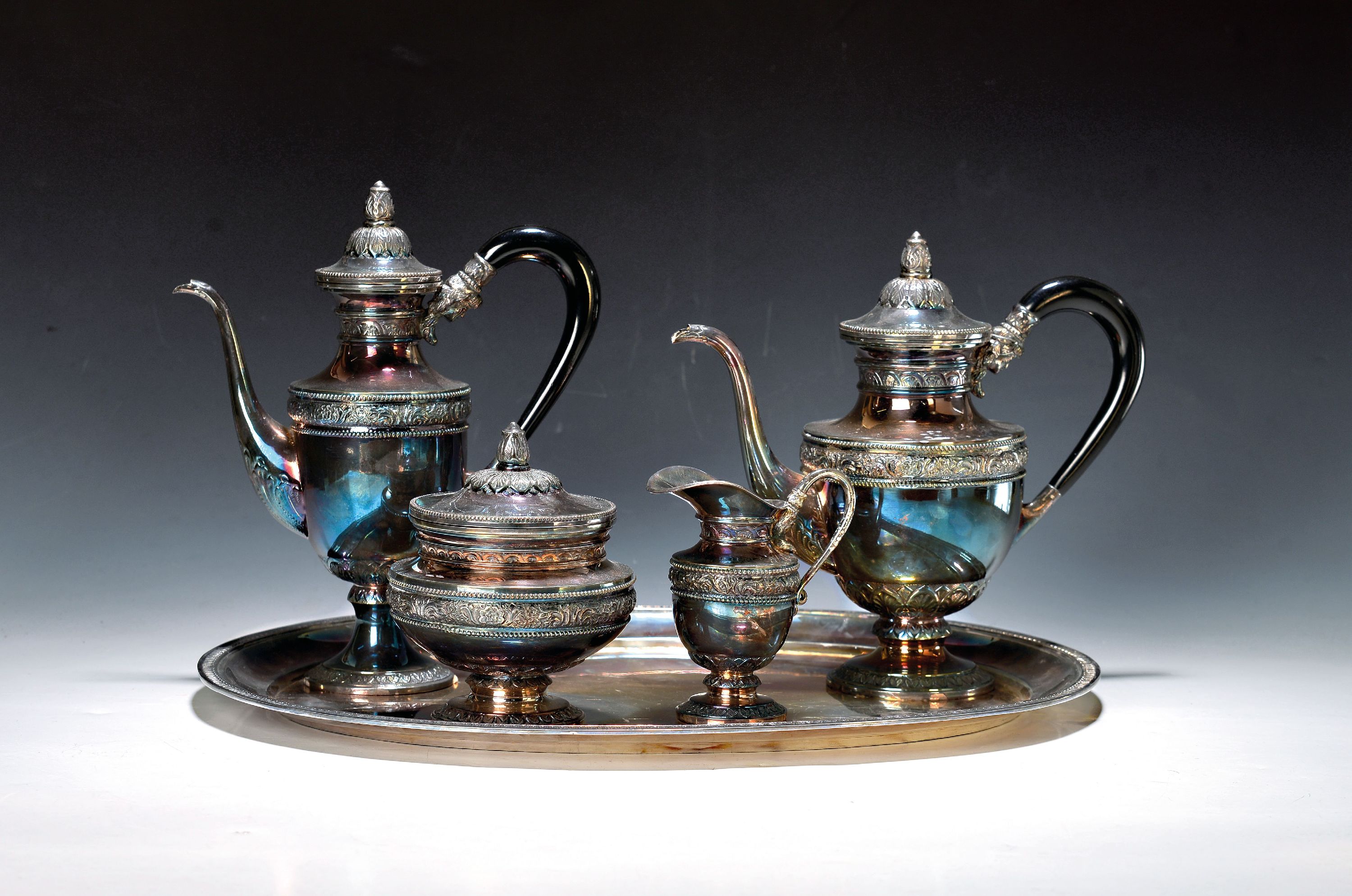 Image 27048039 - Kernstück aus Silber, wohl Italien, 20.Jh., 835er-Silber, 2967g, gemarkt 835, Dekor im ...