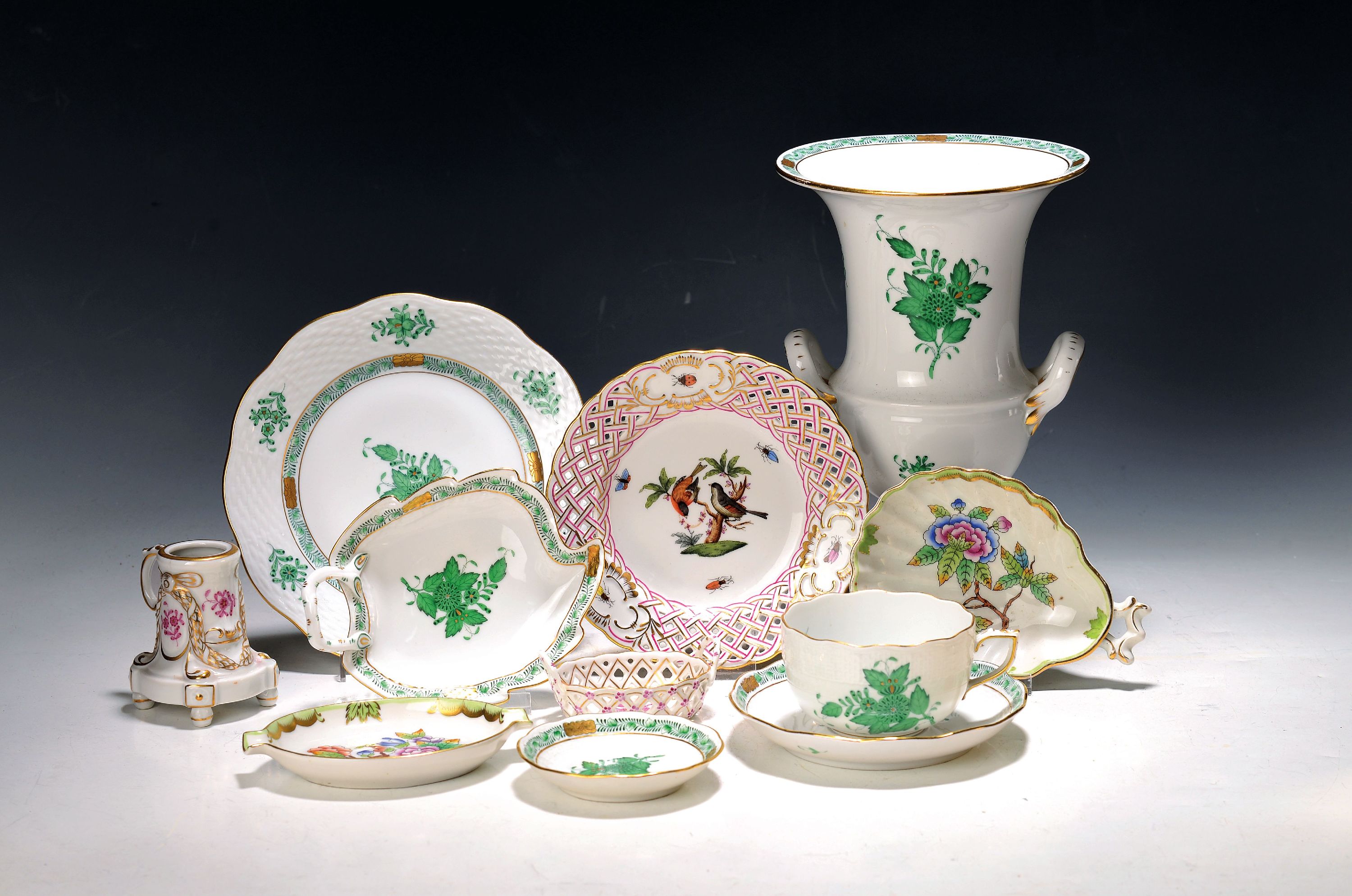 Image 27048046 - Konvolut Service- bzw. Zierobjekte, Herend, Ungarn, 20.Jh., 7x Apponyi grün: Teetasse, ...