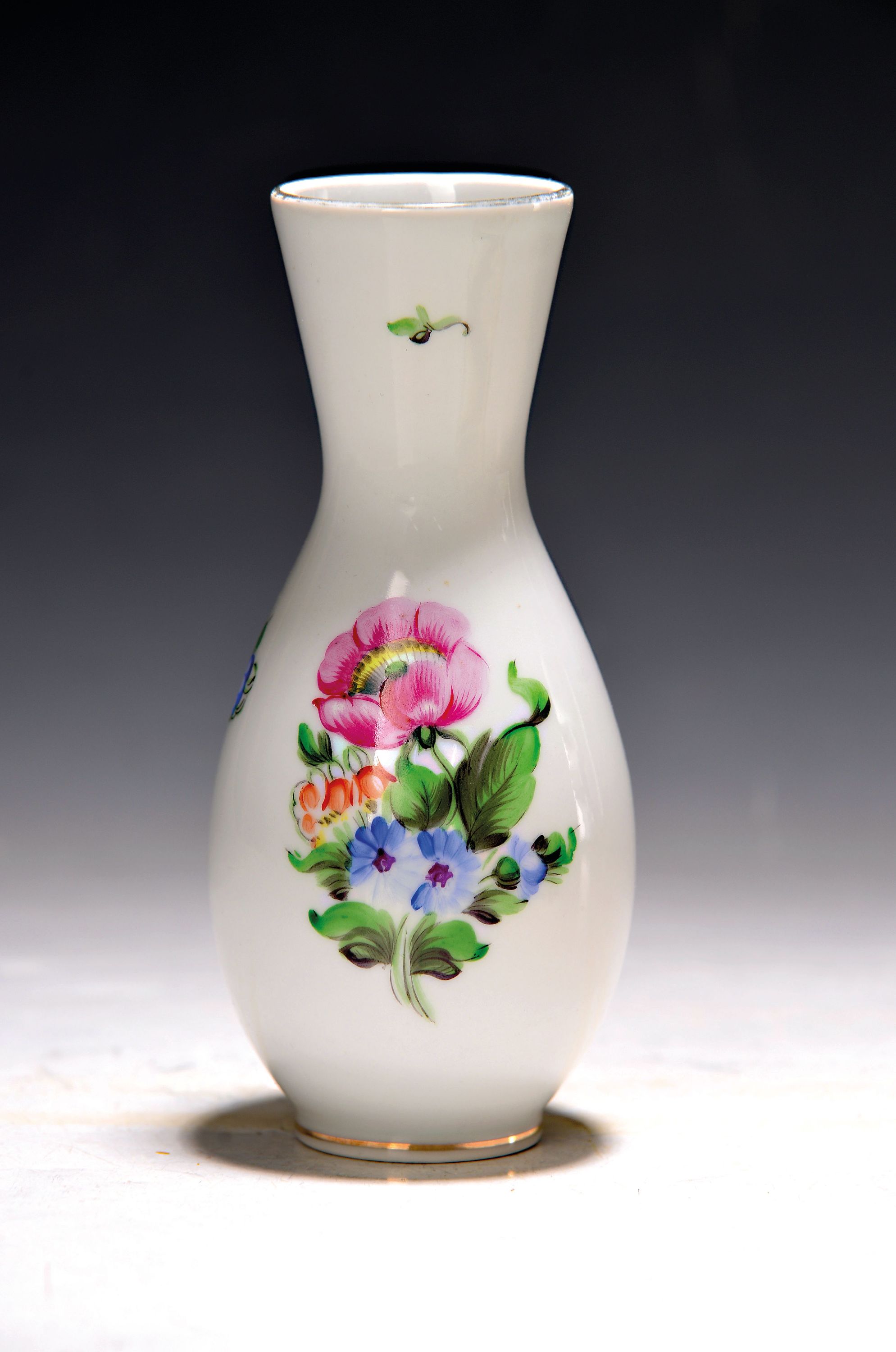 Detail b: Konvolut Service- bzw. Zierobjekte, Herend, Ungarn, 20.Jh., 7x Apponyi grün: Teetasse, Untertasse, 2 Kuchenteller, D.ca. 19 cm, Fingerschälchen, ...