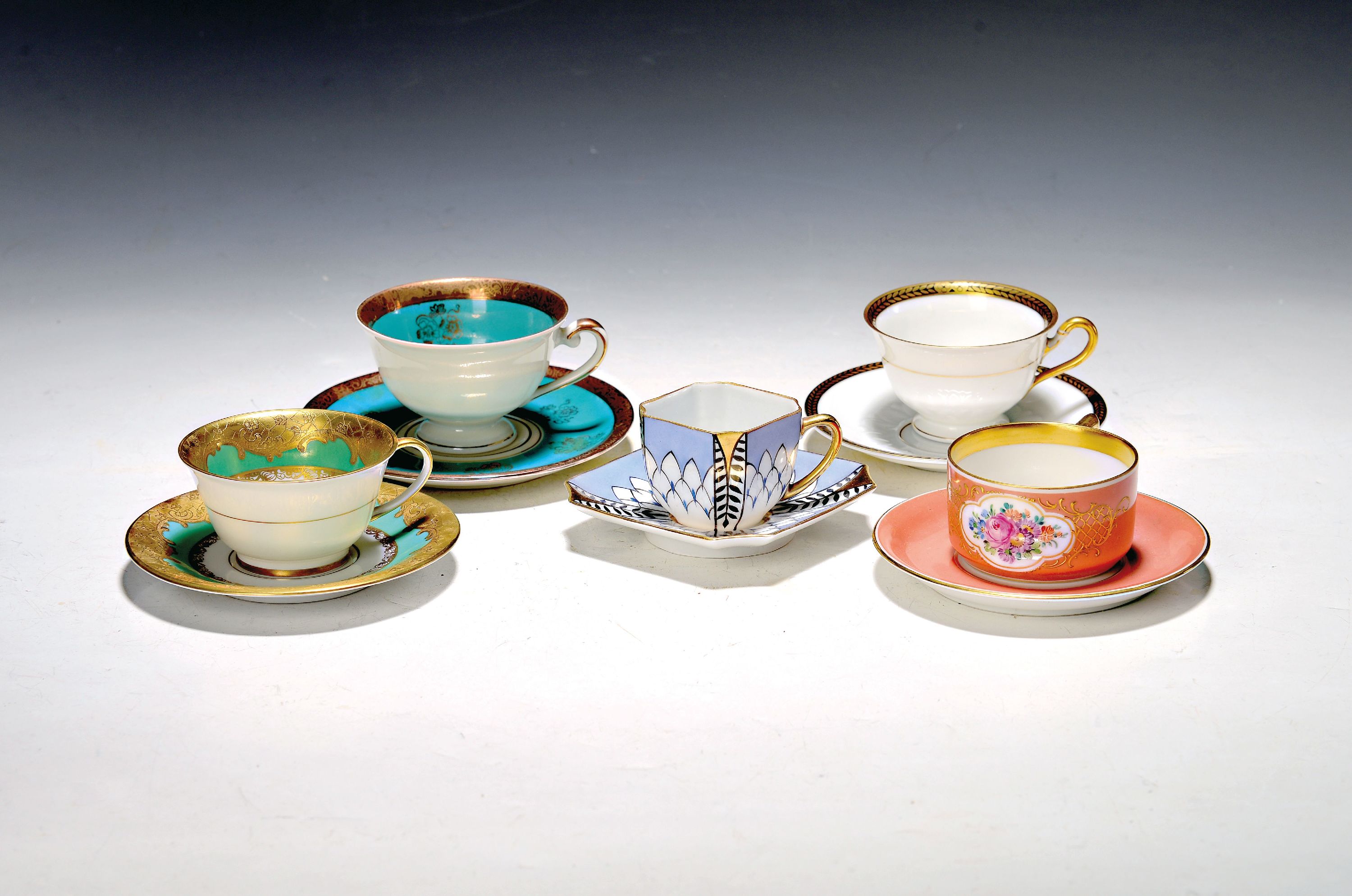 Image 27048048 - Konvolut aus 24 Sammeltassen, u.a. Hutschenreuther, Rosenthal, Kronach, 19./20.Jh., ...