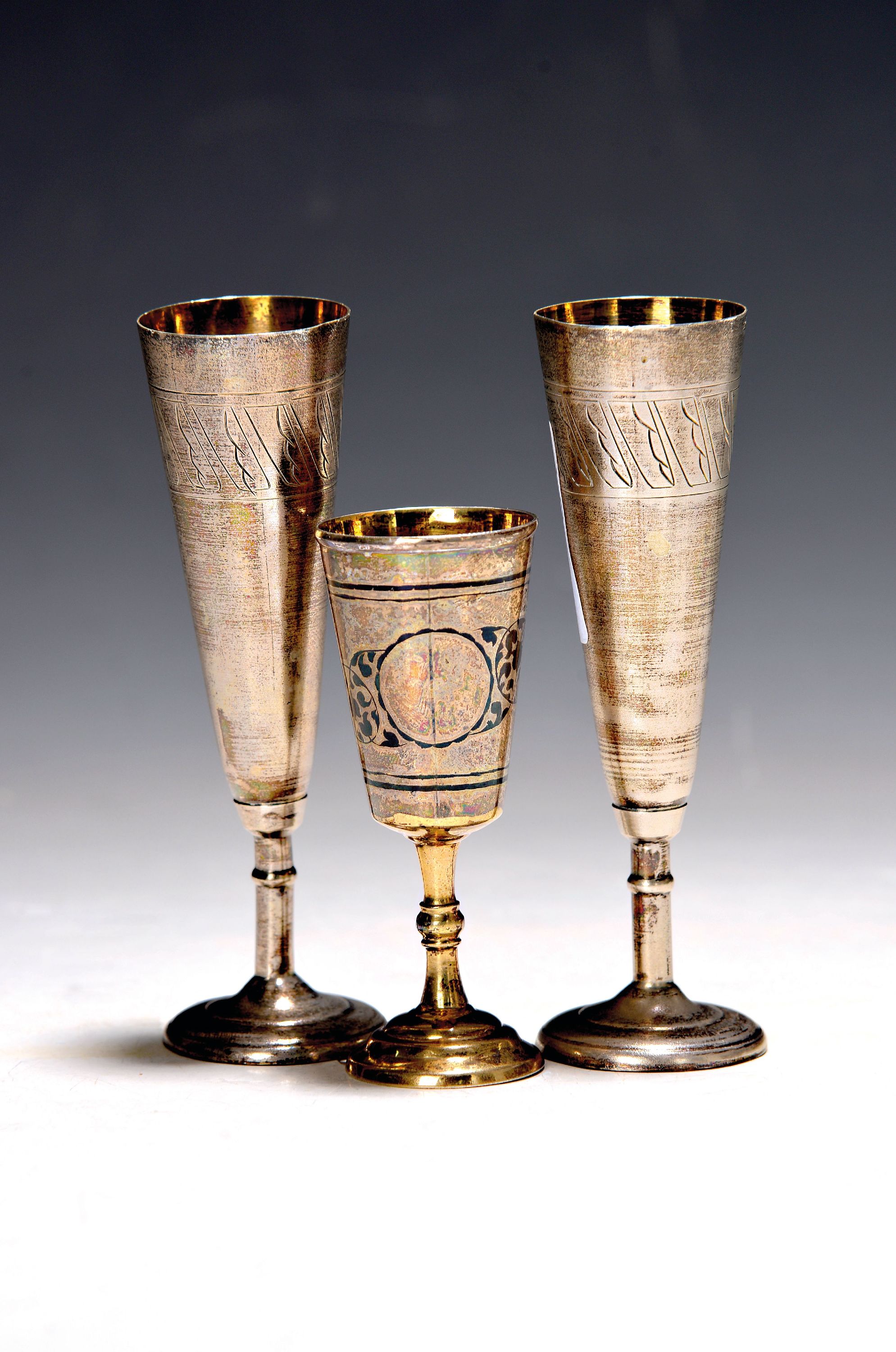 Image 27048050 - 3 kleine Kelchgläser aus Silber, u.a. Moskau, Russland, nach 1958, 875er-Silber, Paar ...