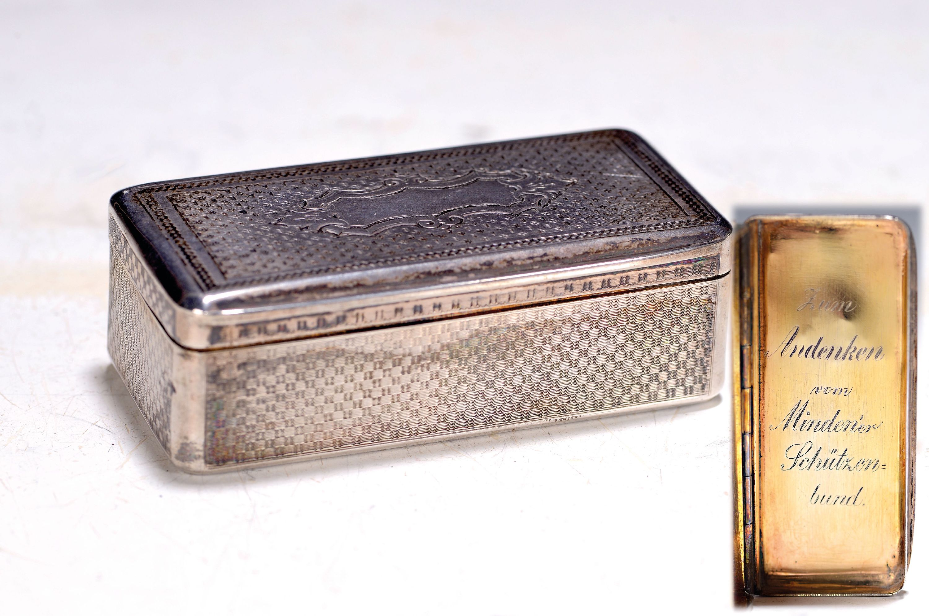 Image 27048051 - Kleine Deckeldose, wohl deutsch, Anfang 20.Jh., Metall versilbert, innen vergoldet, ...