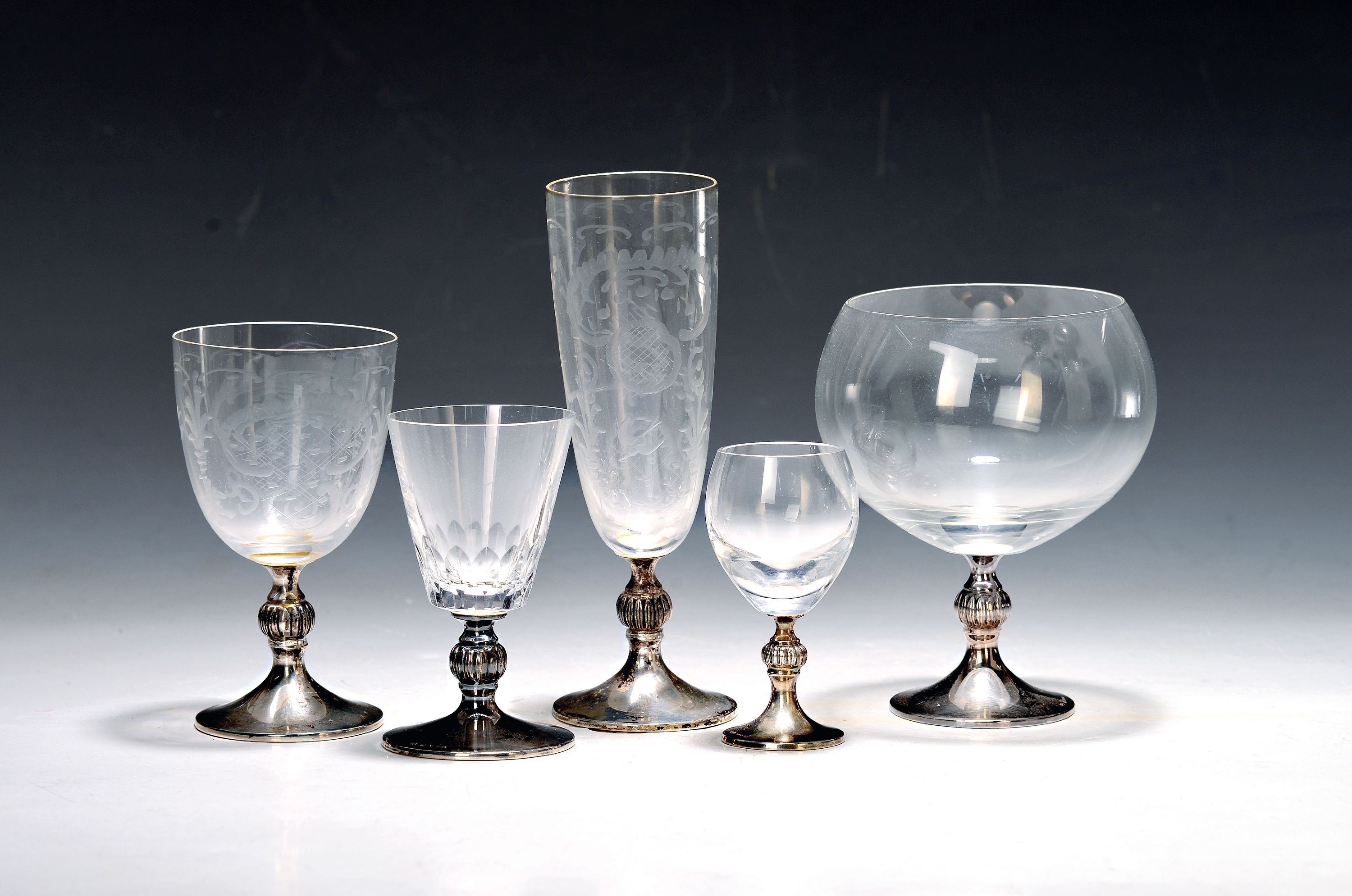 Image 27048059 - Umfangreiches Glasset mit Standfüßen aus Silber, Hermann Bauer, Schwäbisch Gmünd, ...