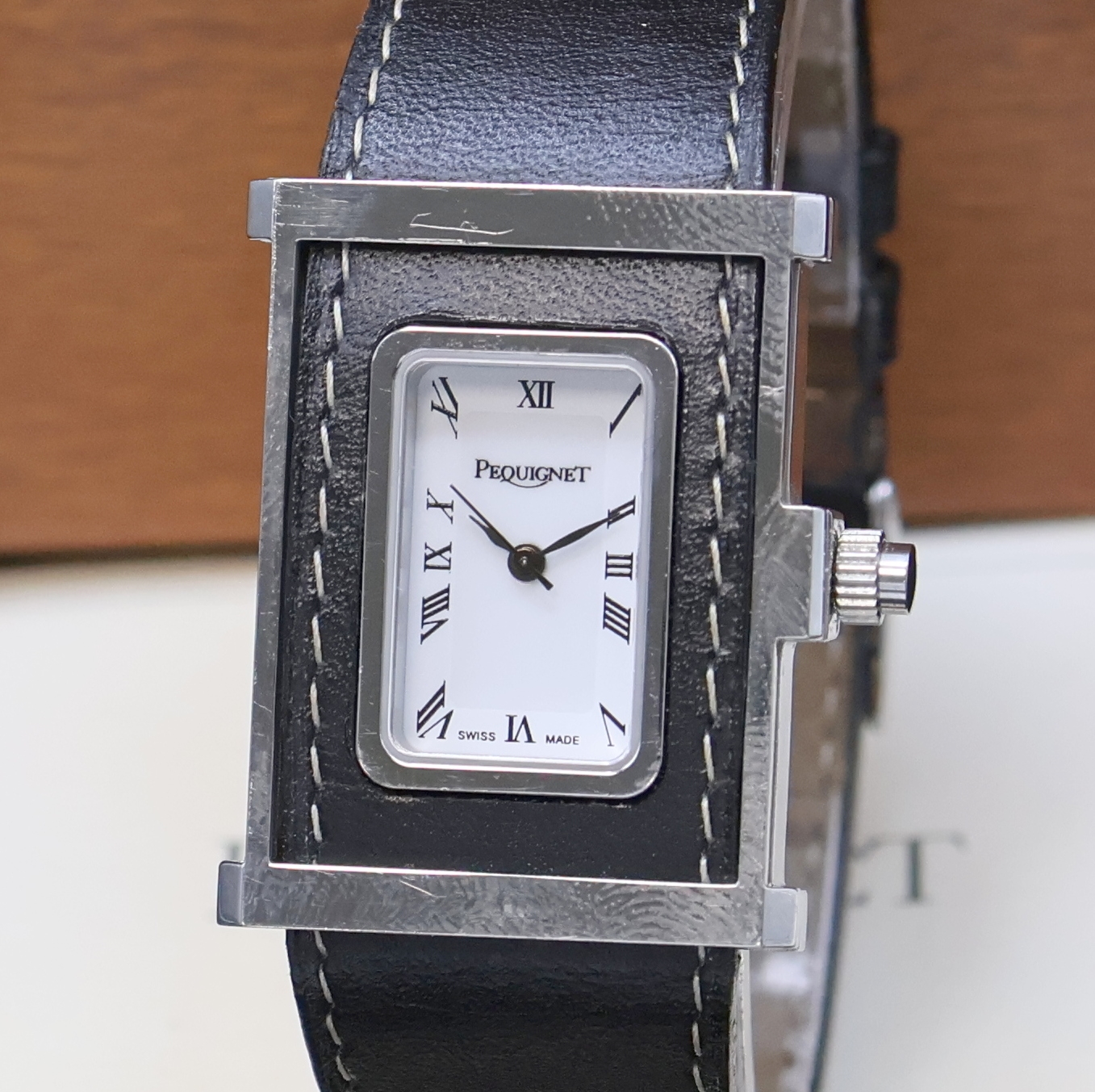 Detail a: PEQUINET Cameleone Armbanduhr in Stahl, Schweiz verk. lt. beil. Pap. 03/1996, Automatik, beids. vergl. Stahlgeh., Boden 4-fach verschr., orig. ...