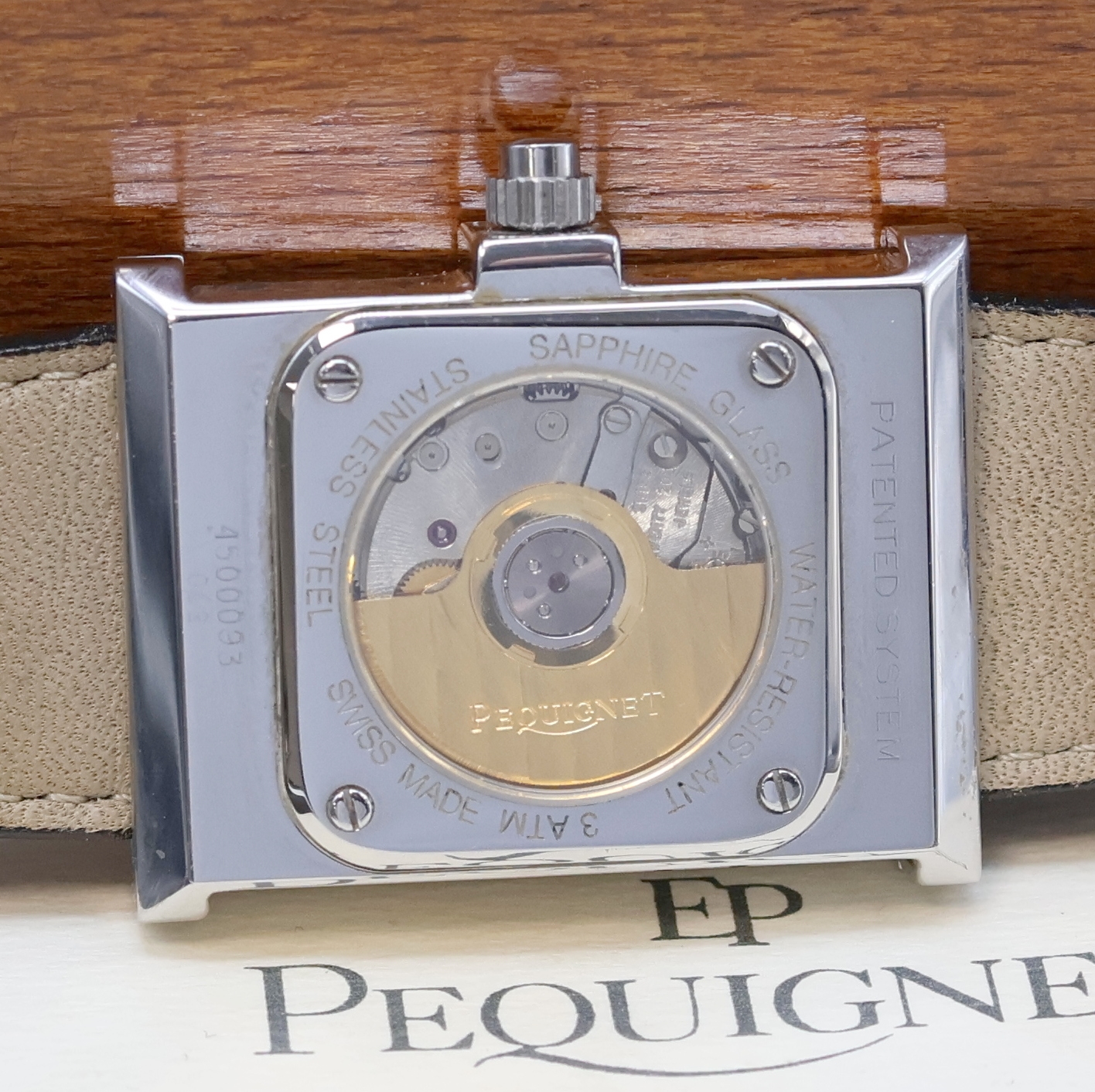 Detail f: PEQUINET Cameleone Armbanduhr in Stahl, Schweiz verk. lt. beil. Pap. 03/1996, Automatik, beids. vergl. Stahlgeh., Boden 4-fach verschr., orig. ...