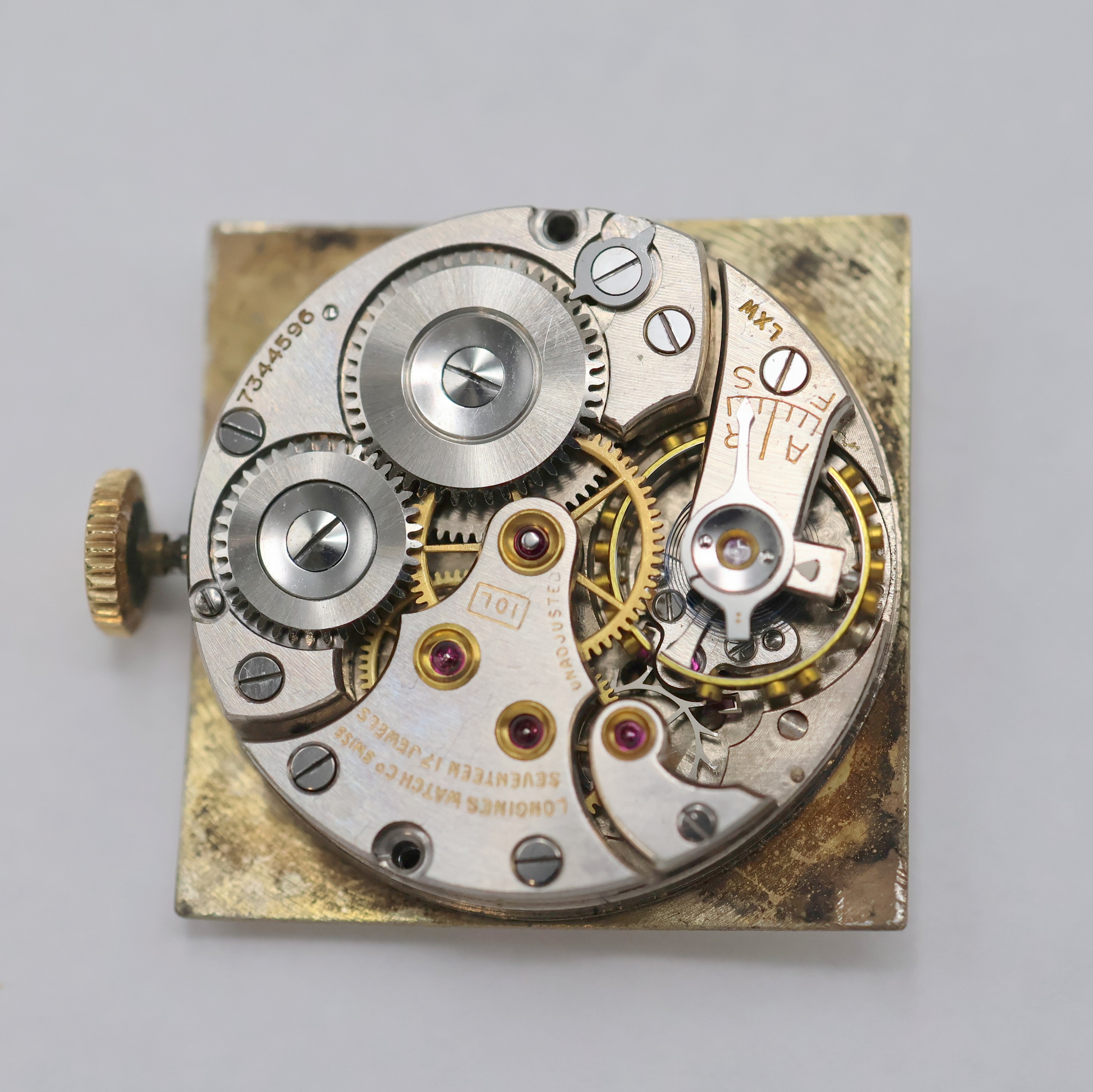 Detail e: LONGINES 14k Goldfilled Armbanduhr, Schweiz/USA um 1948, Handaufzug, Boden aufgedr., tropfenförmige Bandanstöße, silb. Zifferbl. rest., arab. ...