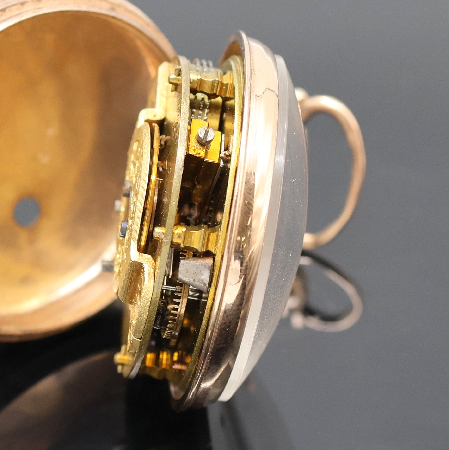 Detail c: PRIOR London vergoldete Spindeltaschenuhr, um 1820, Schlüsselaufzug, glattes Geh., Übergeh. fehlt, Emailzifferbl., röm. Zahlen, verg. Werk m. ...