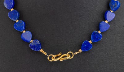 27048024a - Lapislazuli-Collier, Lapislazuli-Herze im Verlauf, S-Schließe und Zwischenglieder ...