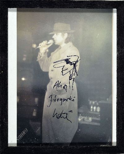 27048025k - Udo Lindenberg, geb. 1946, s/w Foto während eines Auftritts, mit Filzstiftzeichnung ...