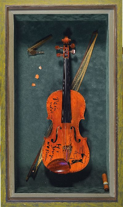 27048028k - Udo Lindenberg, geb. 1946, Die erste Geige, Collage mit Geige, diese mit Filzstift- ...