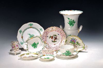 Image Konvolut Service- bzw. Zierobjekte, Herend, Ungarn, 20.Jh., 7x Apponyi grün: Teetasse, ...