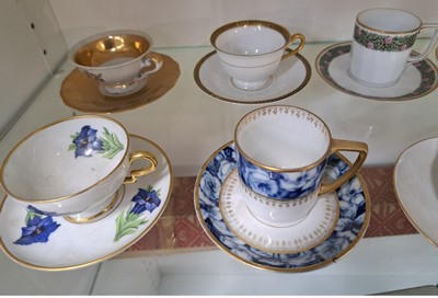 27048048a - Konvolut aus 24 Sammeltassen, u.a. Hutschenreuther, Rosenthal, Kronach, 19./20.Jh., ...