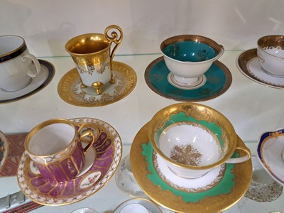 27048048d - Konvolut aus 24 Sammeltassen, u.a. Hutschenreuther, Rosenthal, Kronach, 19./20.Jh., ...