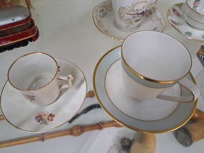 27048048h - Konvolut aus 24 Sammeltassen, u.a. Hutschenreuther, Rosenthal, Kronach, 19./20.Jh., ...