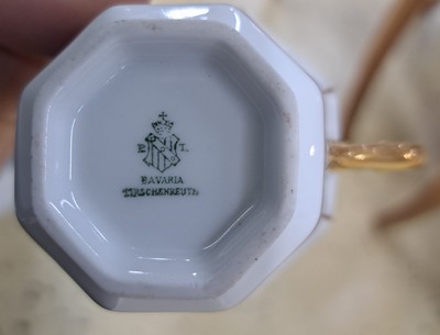 27048048j - Konvolut aus 24 Sammeltassen, u.a. Hutschenreuther, Rosenthal, Kronach, 19./20.Jh., ...