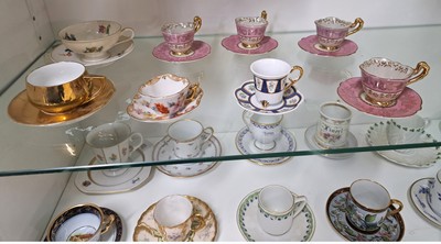 27048049a - Konvolut aus 24 Sammeltassen, u.a Limoges, Haviland, 19./20.Jh., Porzellan, verschiedene ...