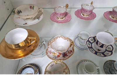 27048049c - Konvolut aus 24 Sammeltassen, u.a Limoges, Haviland, 19./20.Jh., Porzellan, verschiedene ...