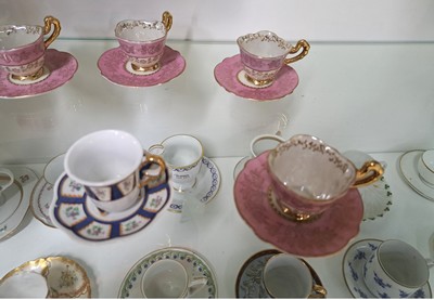 27048049d - Konvolut aus 24 Sammeltassen, u.a Limoges, Haviland, 19./20.Jh., Porzellan, verschiedene ...