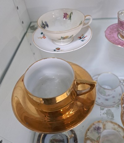 27048049e - Konvolut aus 24 Sammeltassen, u.a Limoges, Haviland, 19./20.Jh., Porzellan, verschiedene ...