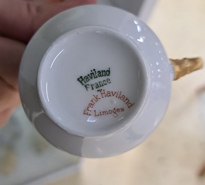 27048049k - Konvolut aus 24 Sammeltassen, u.a Limoges, Haviland, 19./20.Jh., Porzellan, verschiedene ...