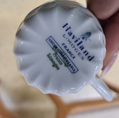 27048049m - Konvolut aus 24 Sammeltassen, u.a Limoges, Haviland, 19./20.Jh., Porzellan, verschiedene ...