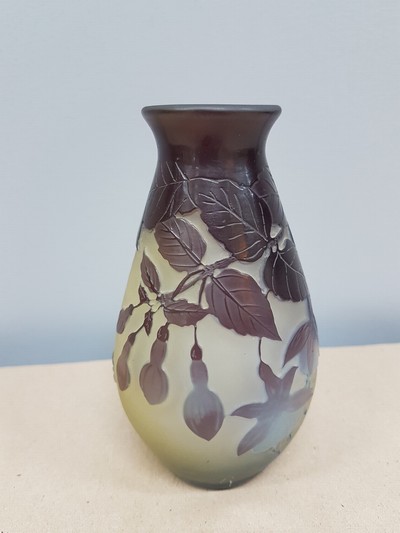 27048093a - Ziervase ´Clematis´, Galle, Nancy, 1. Viertel 20.Jh., farbloses Glas, violetter und ...