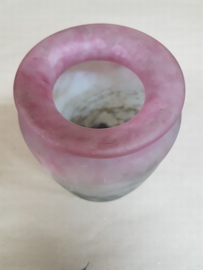 27048094d - Ziervase, Müller Fres, Luneville, 1.Viertel 20.Jh., farbloses Glas mit violetten, ...