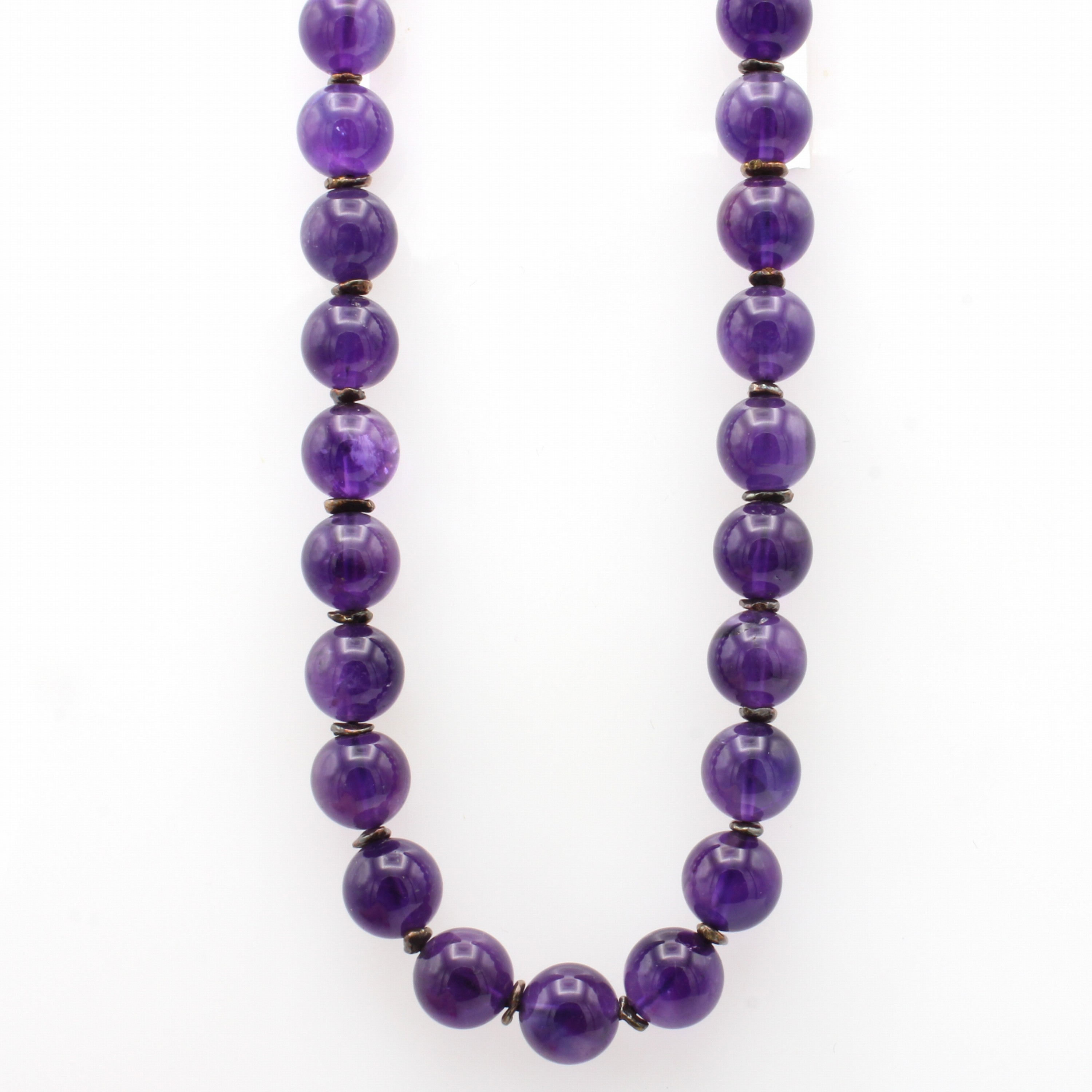 Image 27048102 - Amethystkette, Karabinerschl., D. ca. 11.2 mm, L. ca. 47 cm Schätzpreis: 980, - EUR