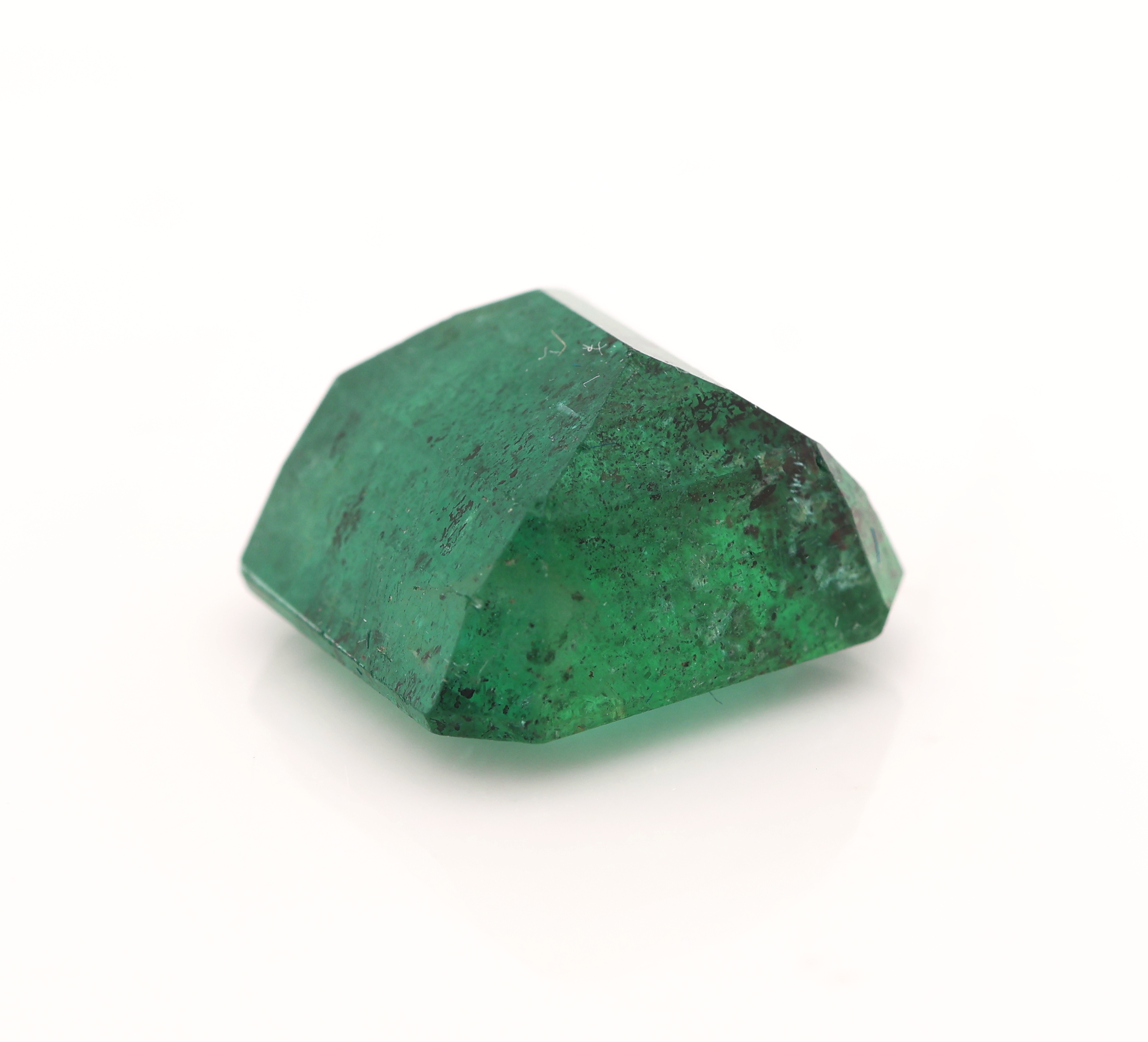 Detail c: Loser Smaragd, 16.617 ct, 15.17 x 14.67 x 9.45mm, oktagonaler Treppenschliff, Herkunft Sambia, EPI-Zertifikat und Wertgutachten über 20000-21600 EUR ...