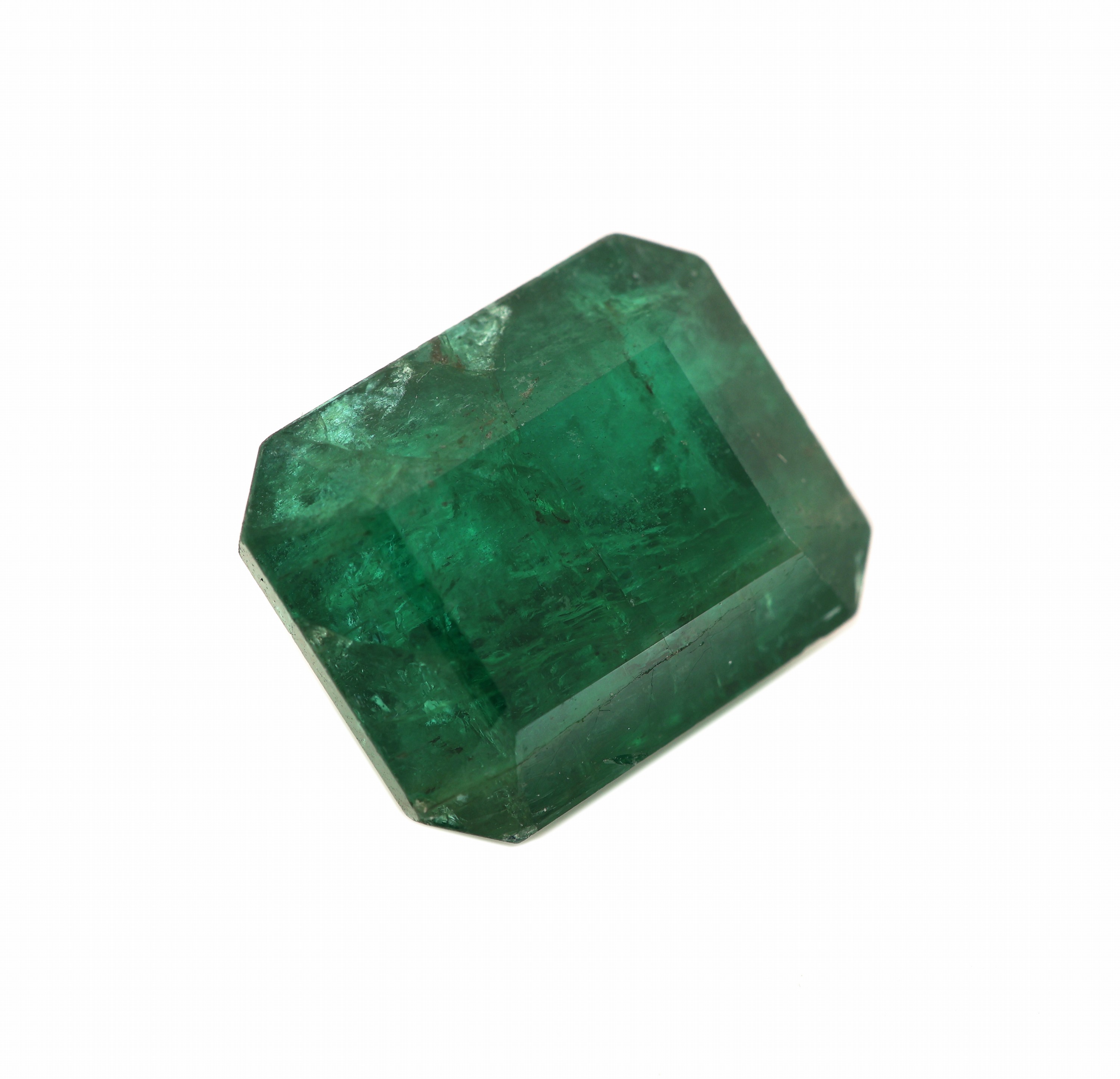 Detail a: Loser Smaragd, 12.77 ct, 14.8 x 12 x 8.8 mm, oktagonaler Treppenschliff, Herkunft Sambia, Wertgutachten über 25540 EUR anbei