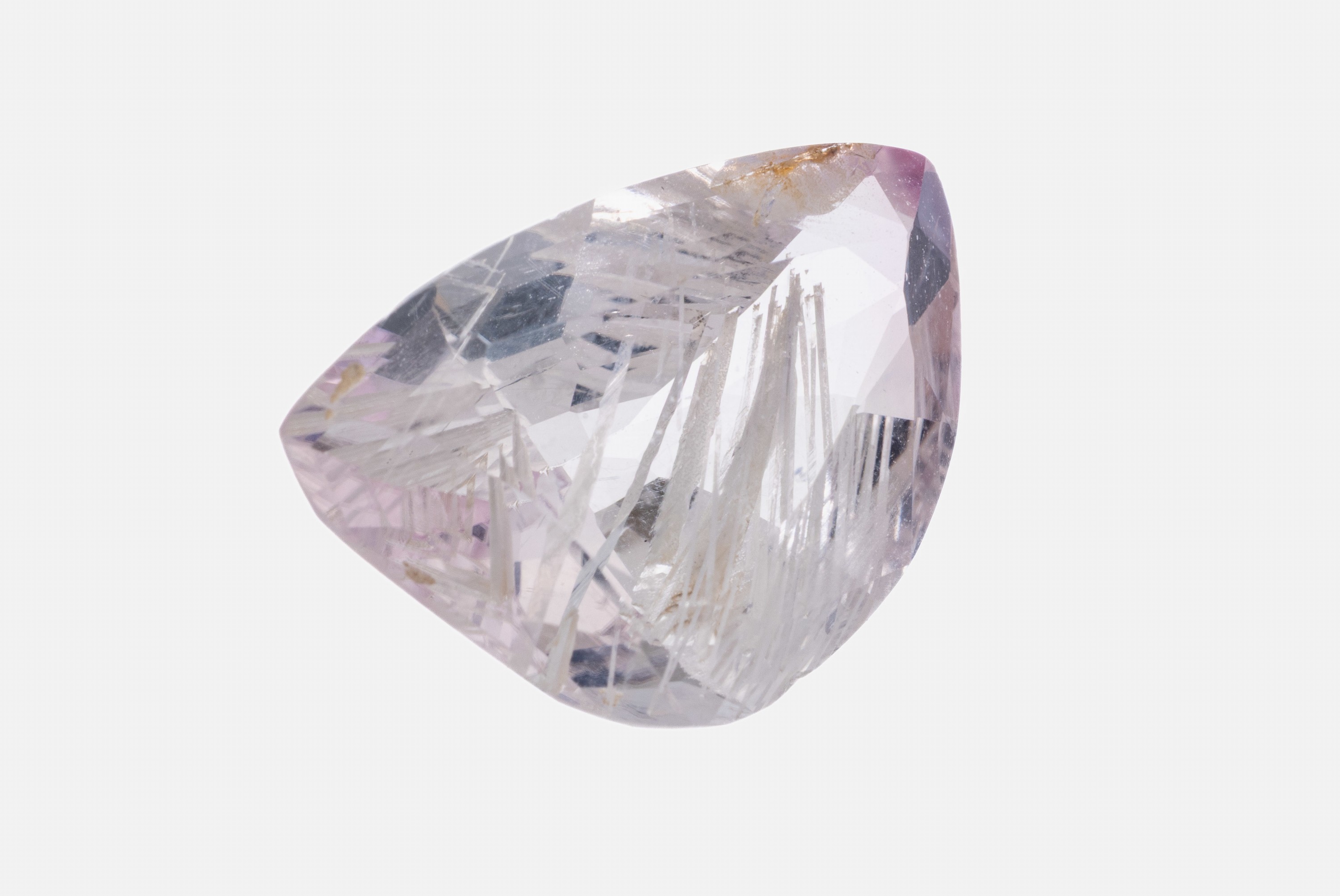 Loser Poudretteit, 4.10 ct, 14.53 x 9.92 x 6.22 mm, Fancy Cut, Farbe Pink, AGL-Expertise anbei, Wertgutachten über 90000 EUR anbei