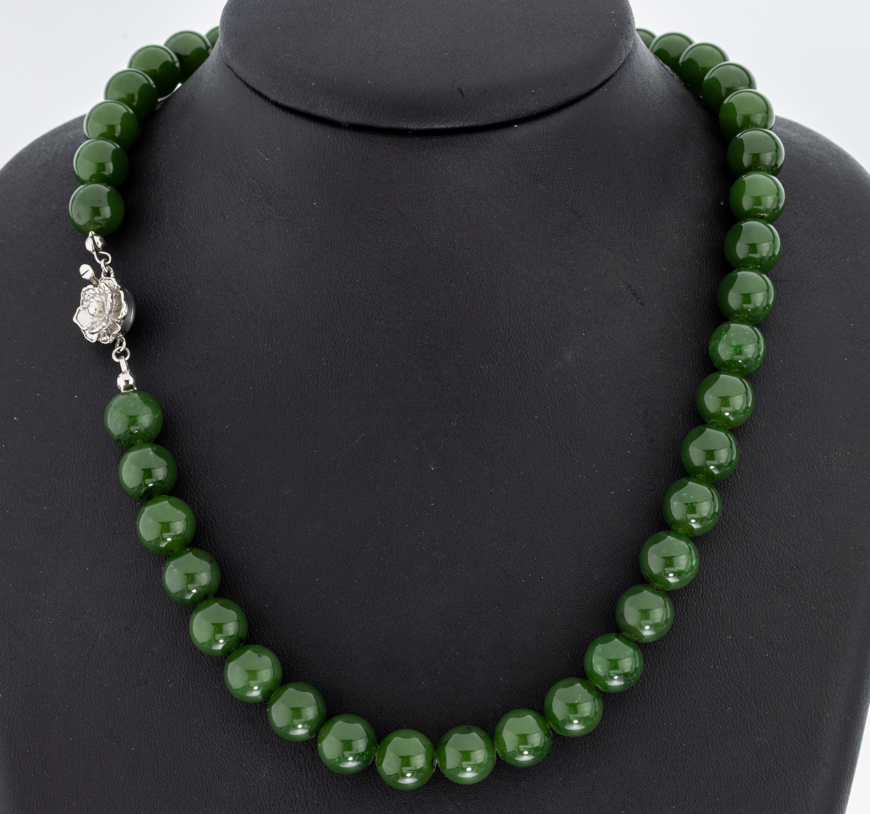 Image 27048153 - Jade-Collier, Jadekugeln, D. ca. 10 mm, Schließe in Form einer Blüte, Silver, L. ca. ...