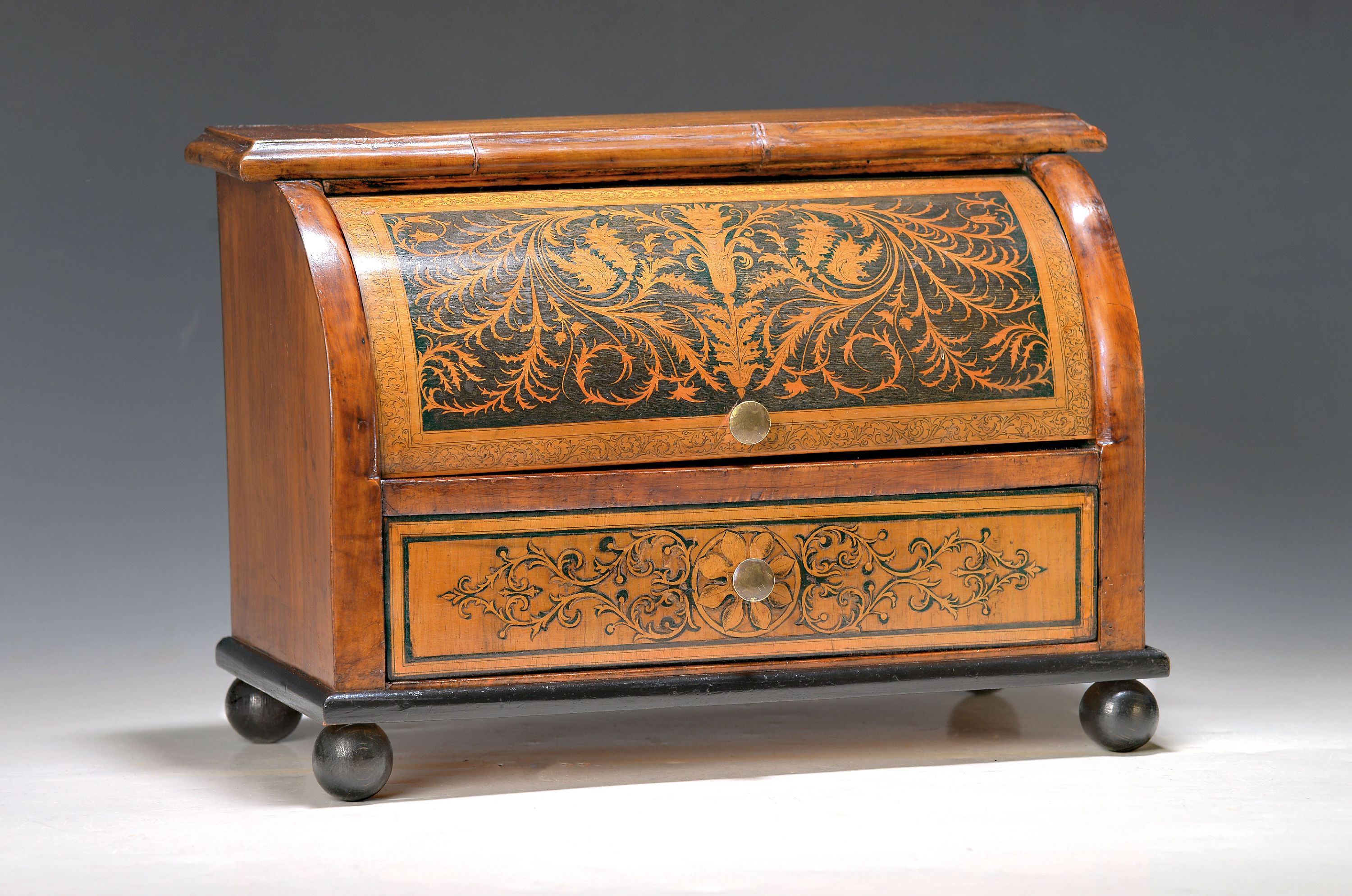 Image 27048162 - Modellmöbel, deutsch, um 1890, Historismus, kleines Rollbüro, Nussbaum und Ahorn, ...