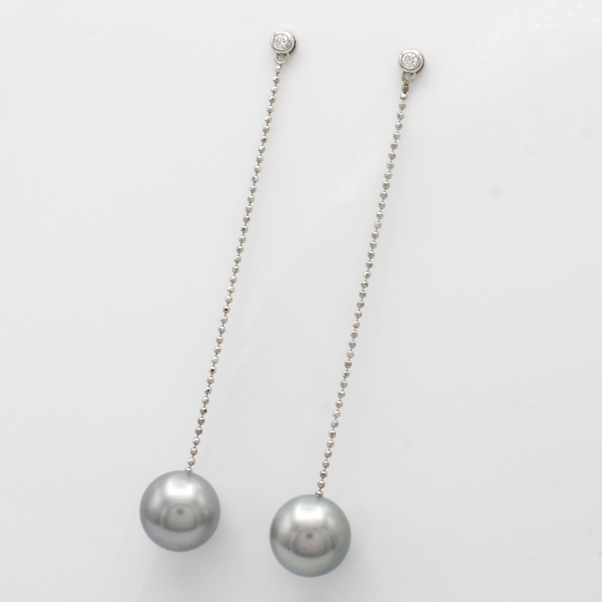Image 27048180 - Paar Ohrgehänge mit Tahitizuchtperlen und Brillanten, WG 750/000, 2 graue Perlen an ...