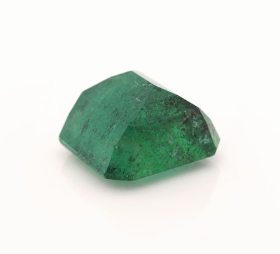 27048129c - Loose emerald, 16.617 ct , 15.17 x 14.67 x 9.45 mm, octagonal trap cut, origin Sambia, ...