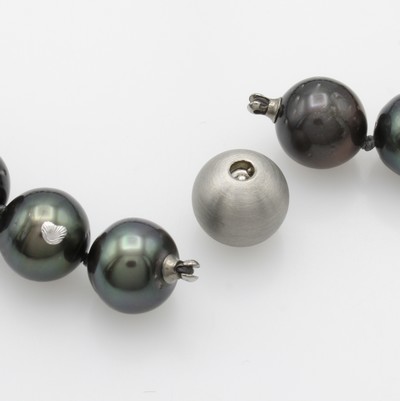 27048156a - Tahitizuchtperlenkette, Wechselschließe Edelstahl, fast schwarze Perlen im Verlauf v. ...