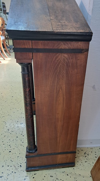 27048167e - Kleine Sammlervitrine, Biedermeier, erste Hälfte 19. Jh., Kirschbaumfurnier, zweitürig ...