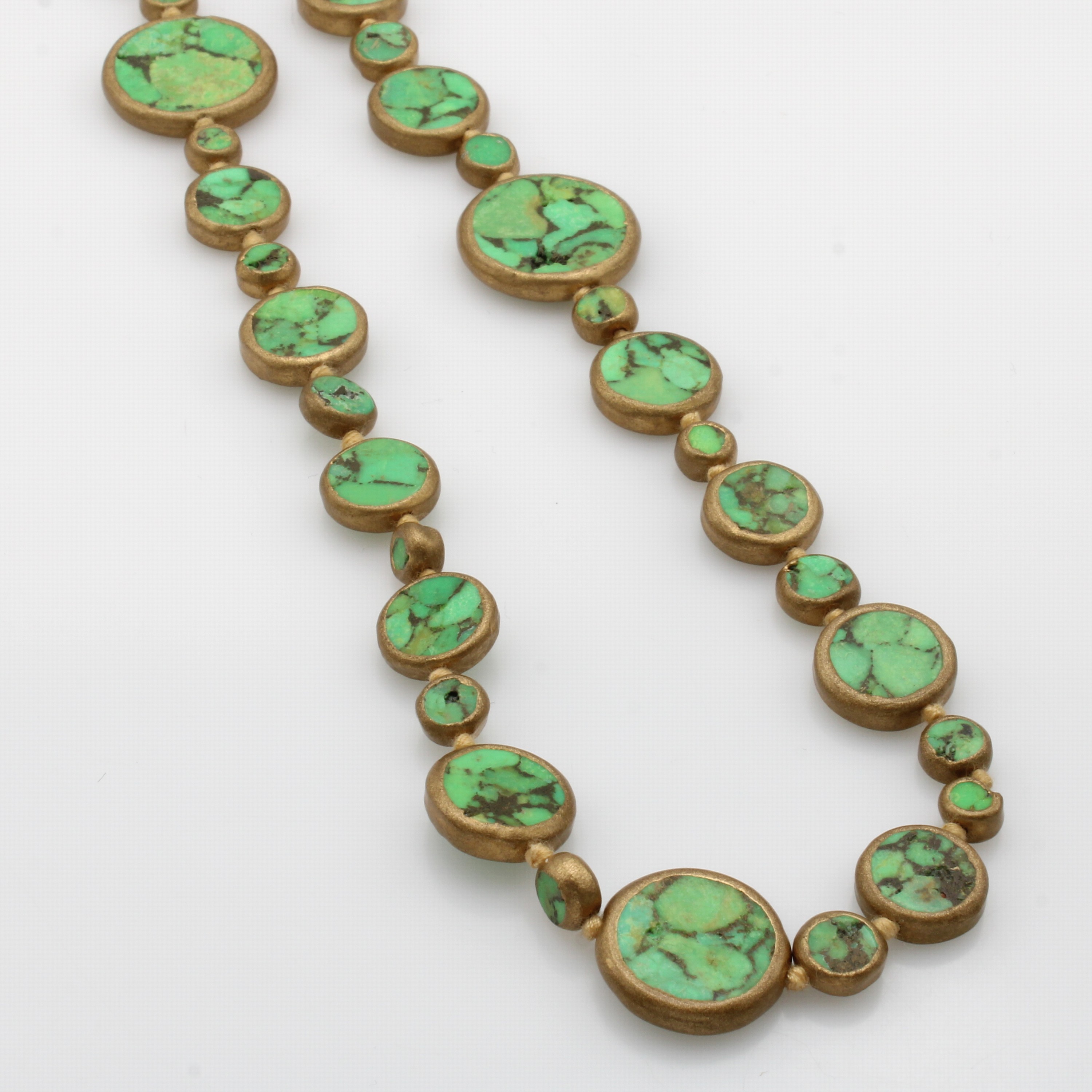 Image 27048411 - Lange Kette mit Türkis/Kupferscheiben, end- los, L. ca. 90 cm Schätzpreis: 310, - EUR