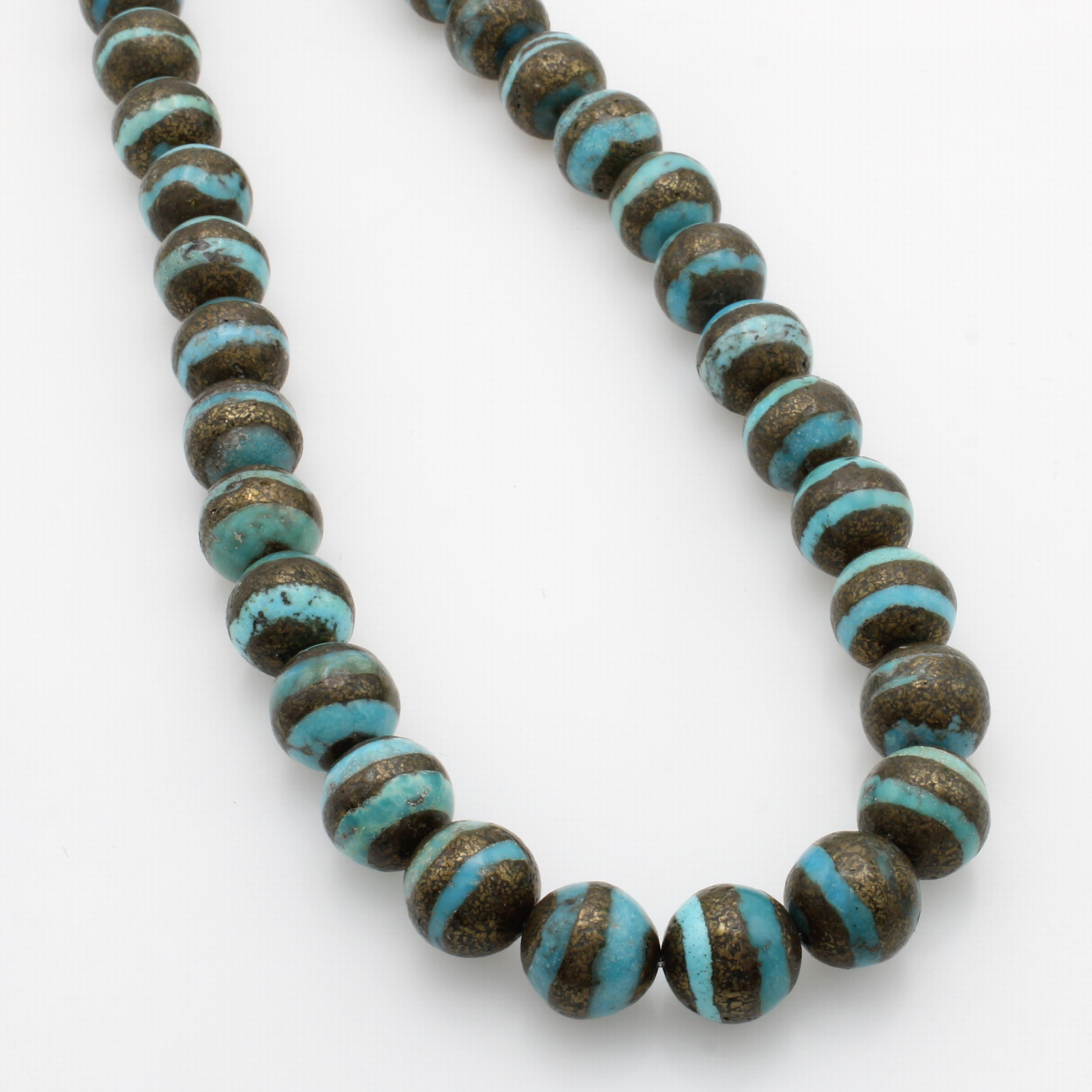 Image 27048413 - Türkiskette mit Kupfereinlagen, Karabiner- schl. verg., Kugeld. ca. 12 mm, L. ca. 44 cm ...