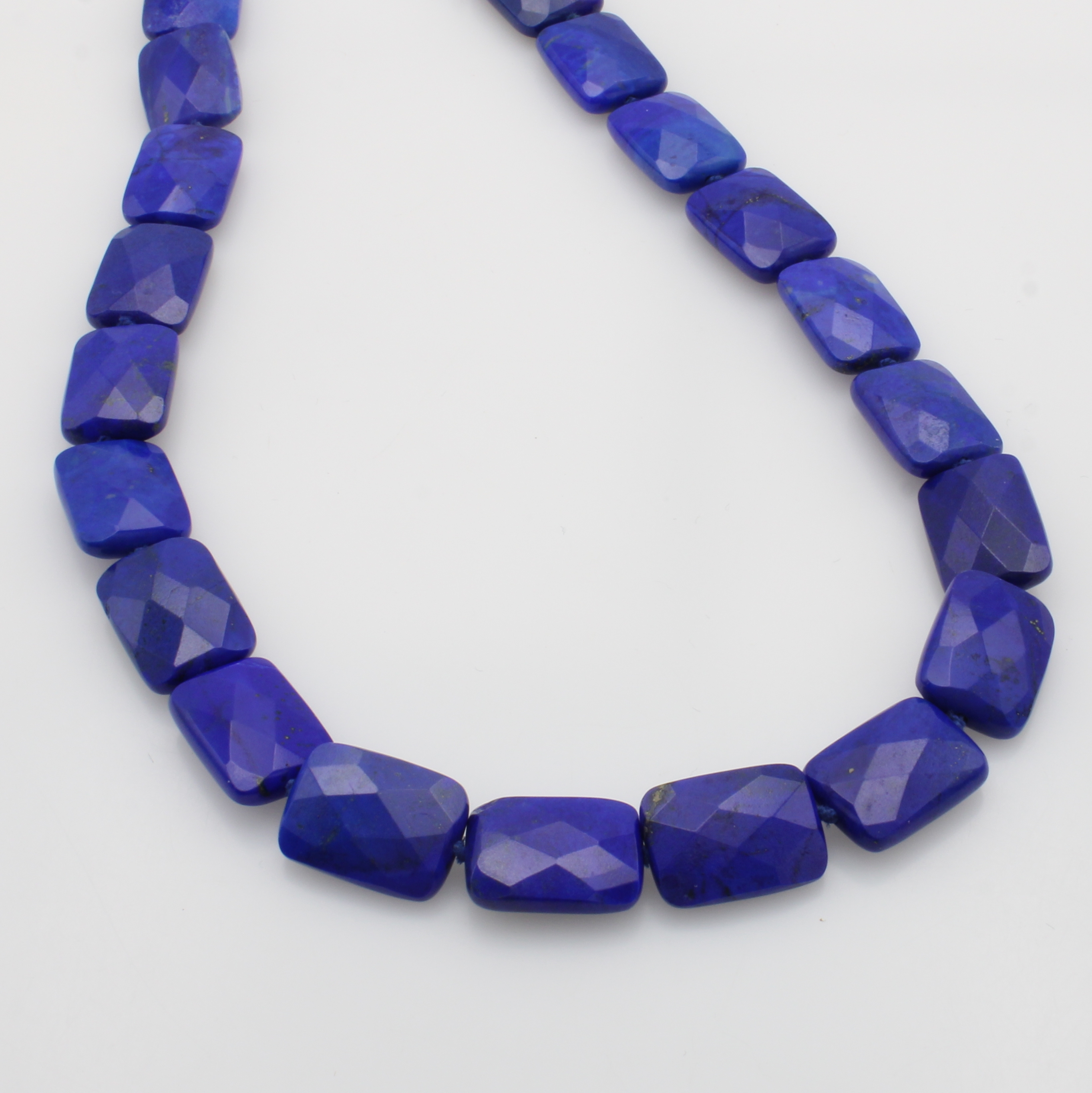 Image 27048428 - Lapislazulikette, Karabinerschl., recht- eckige, fac. Platten, Maße ca. 18x13 mm, L. ...