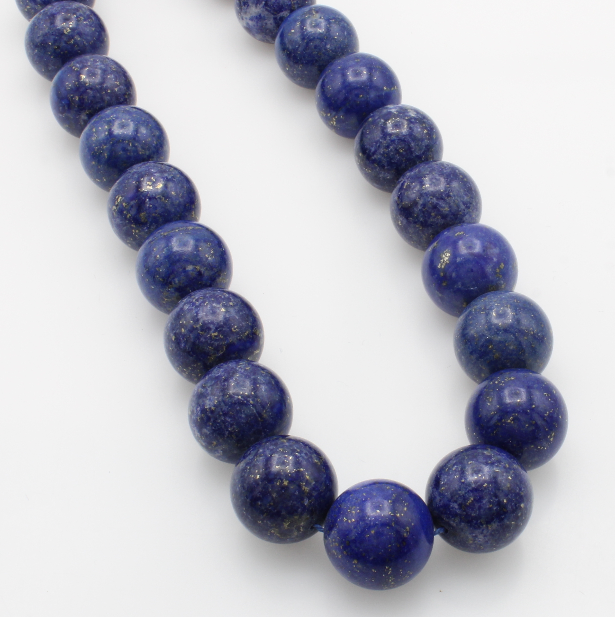 Image 27048429 - Lapislazulikette, Federringschl. Silber verg., Kugeld. ca. 18 mm, L. ca. 45 cm ...