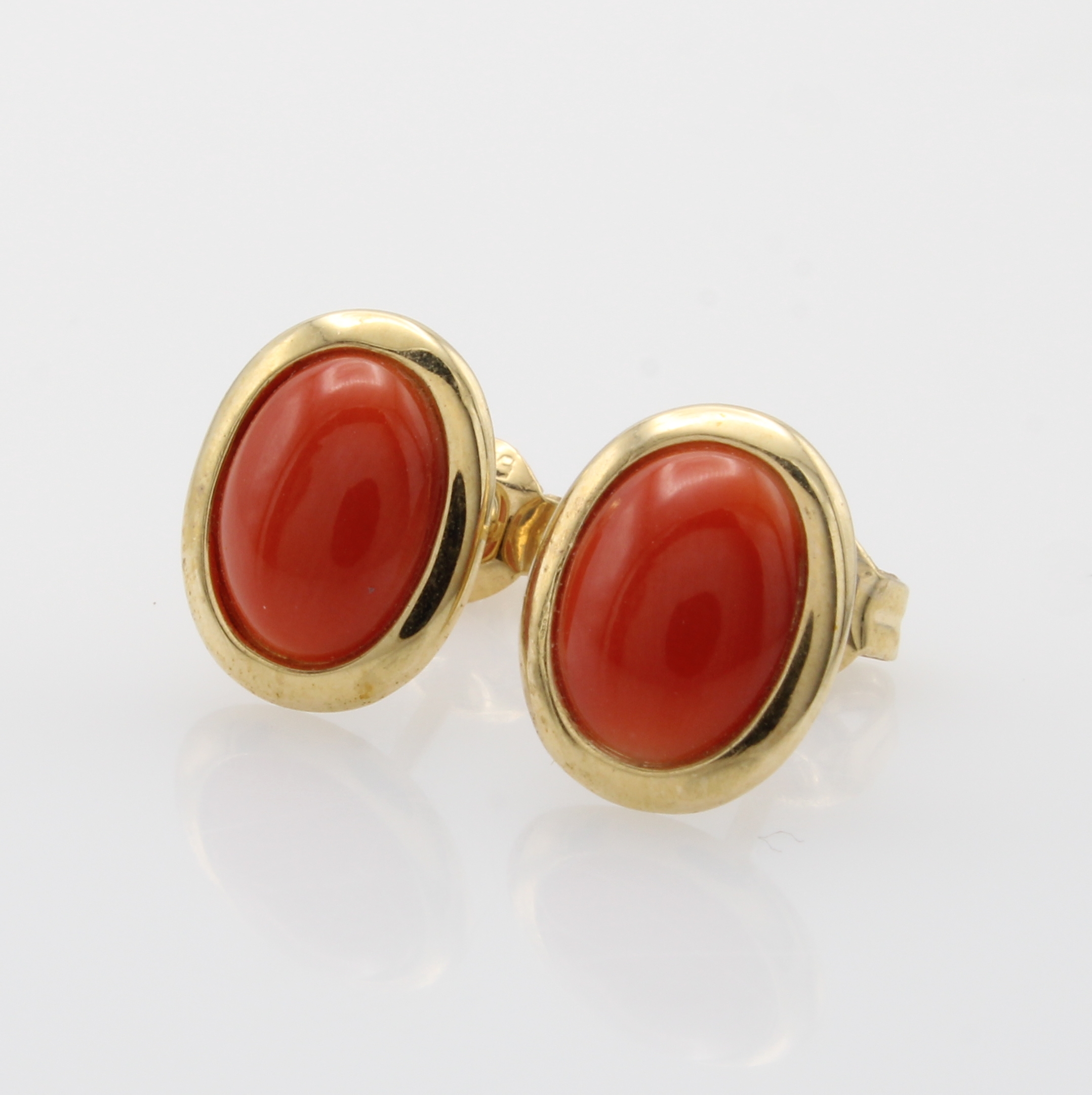 Image 27048558 - Paar Ohrstecker mit Korallen, GG 585/000, ovale Korallcabochon, Maße ca. 8x6 mm, ...