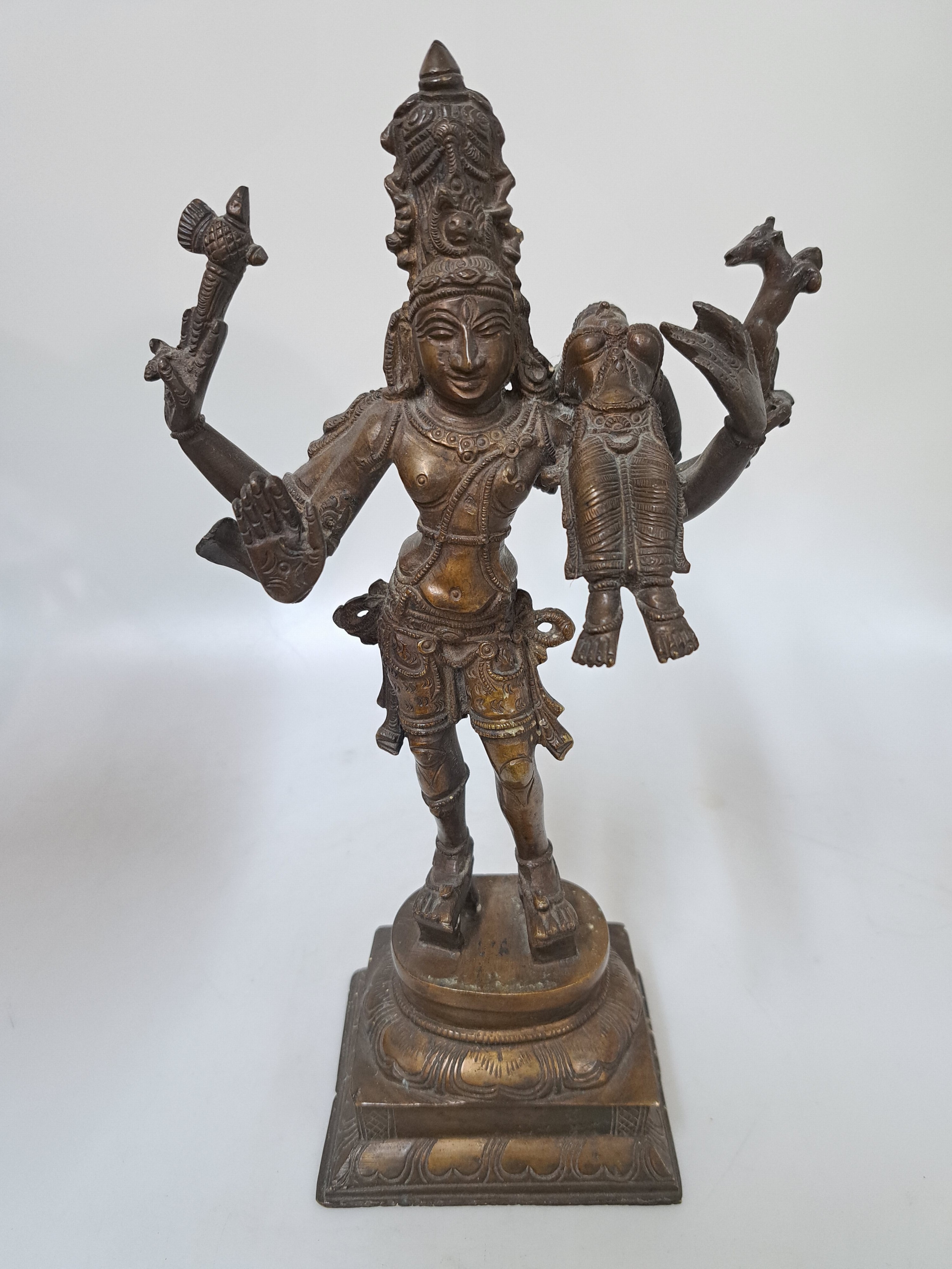 Detail a: Lakshmi Narashima, hinduistischer Gott Vishnu mit seiner Gemahlin Lakshmi, Indien, 20. Jh., Bronze, H. ca. 31 cm