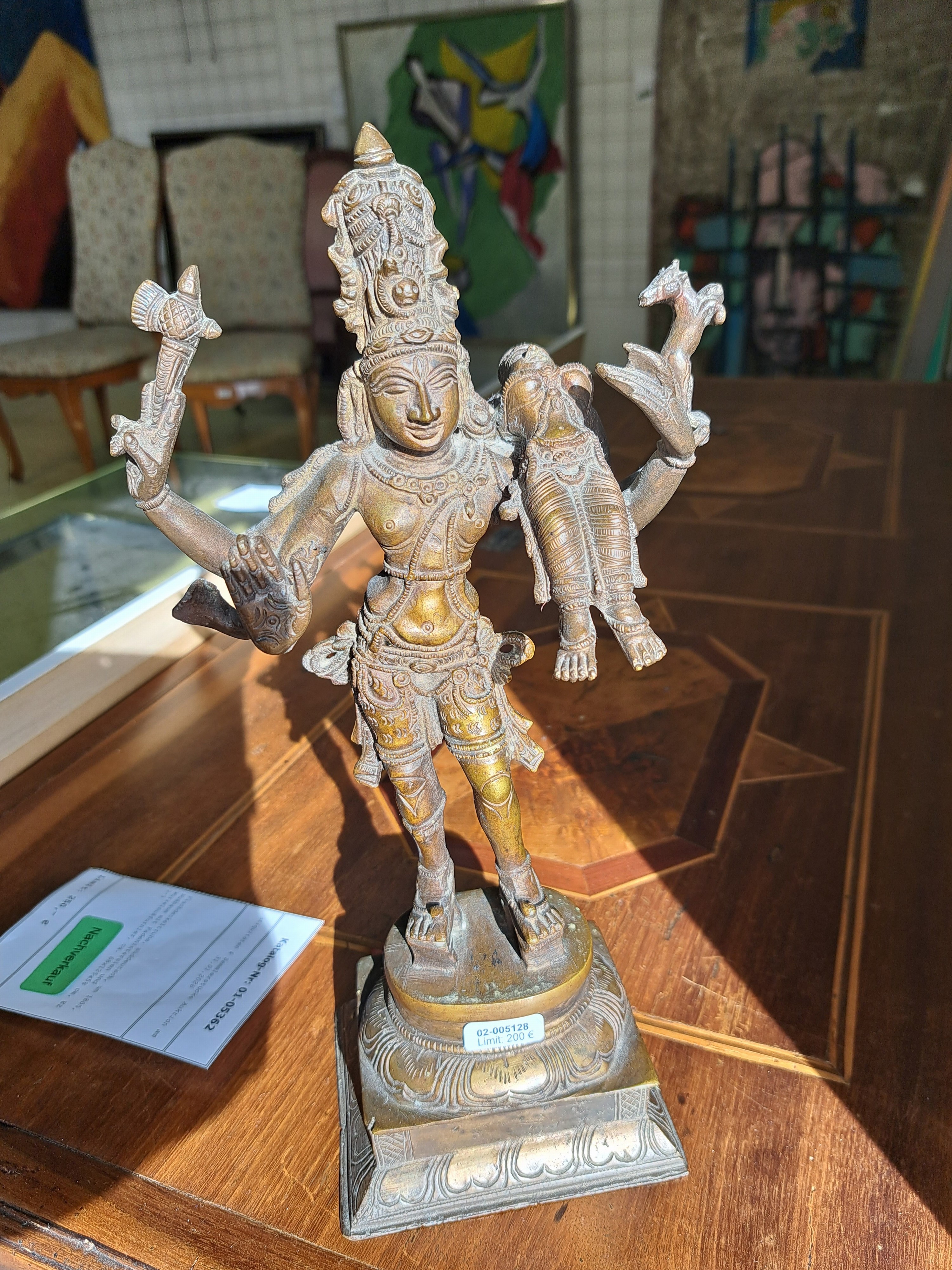 Detail j: Lakshmi Narashima, hinduistischer Gott Vishnu mit seiner Gemahlin Lakshmi, Indien, 20. Jh., Bronze, H. ca. 31 cm